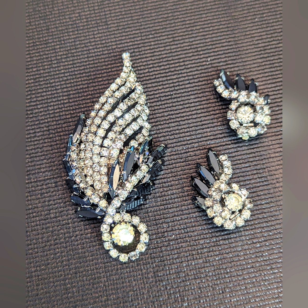 Vintage Juliana De Lizza D&E 1950 Rhinestone And Hemotite Brooch And Earring Set